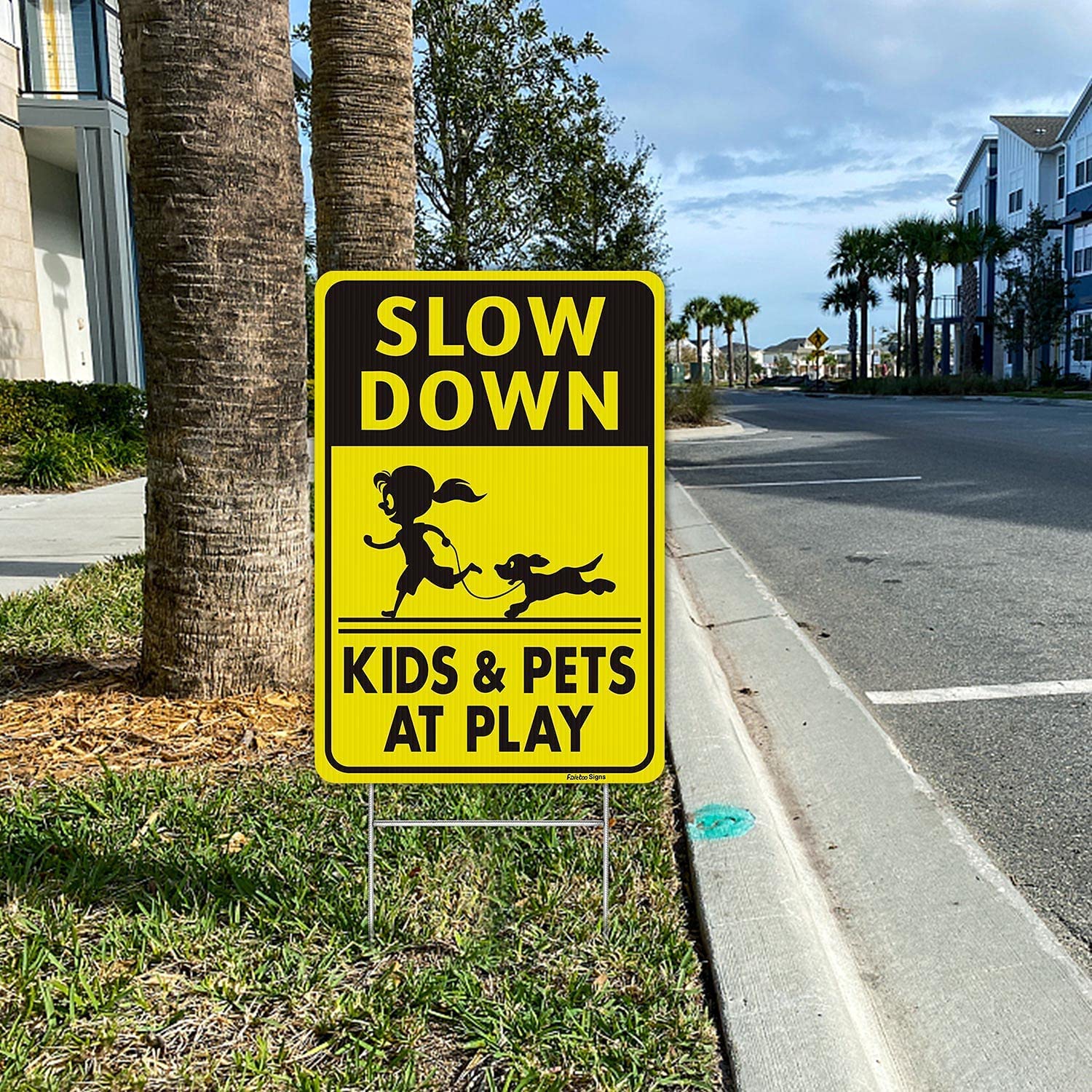 Faittoo Slow Down Signs, Kids and Pets at Play Sign with Stake,18 x 12 Double-Sided Corrugated Plastic Yard Sign, Easy to Assemble, Waterproof, Weather Resistant, Non-Fading,(2 Pack)