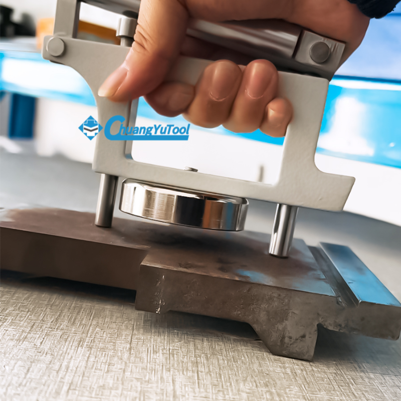 Magnetic hand lifter for metal parts