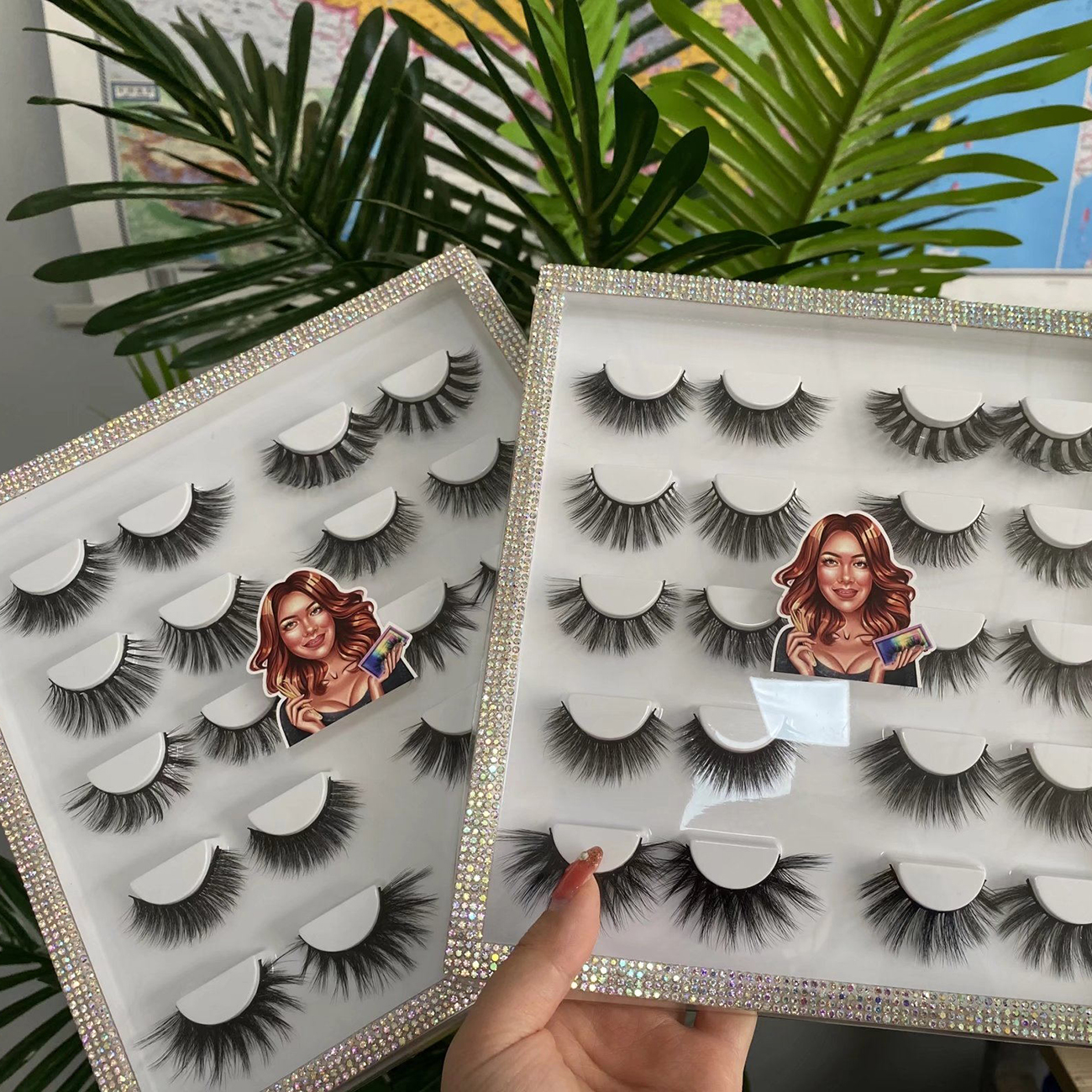 10 pairs of diamond-studded eyelash boxes