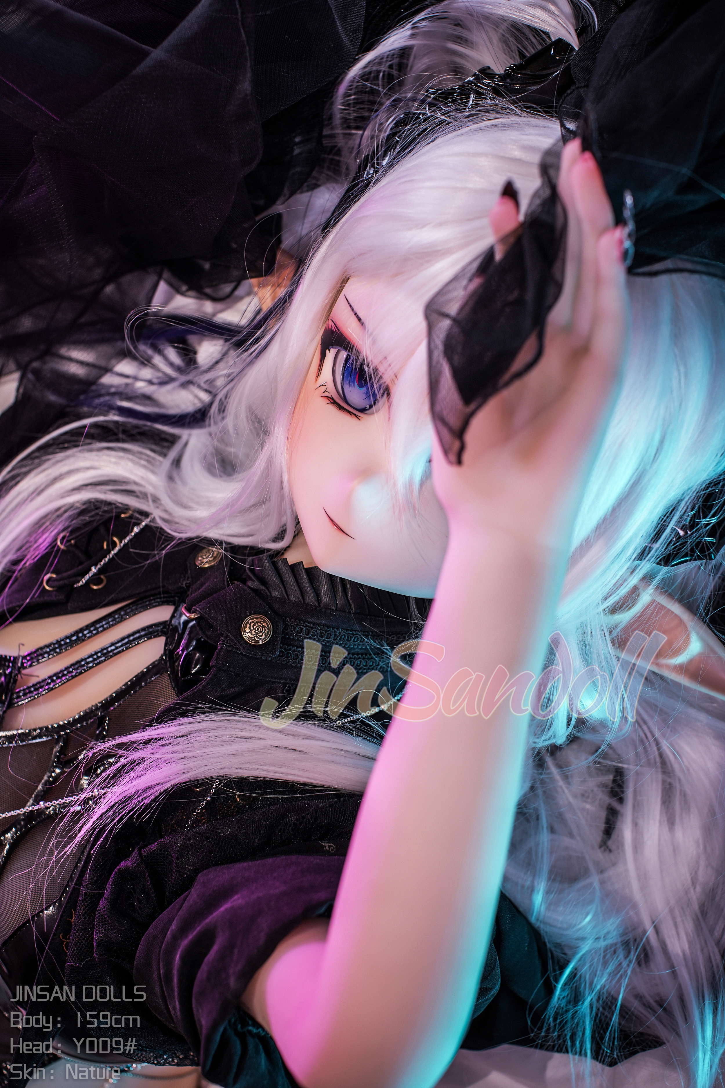 Elita doll close-up with white hair and blue eyes by Jinsan Dolls
