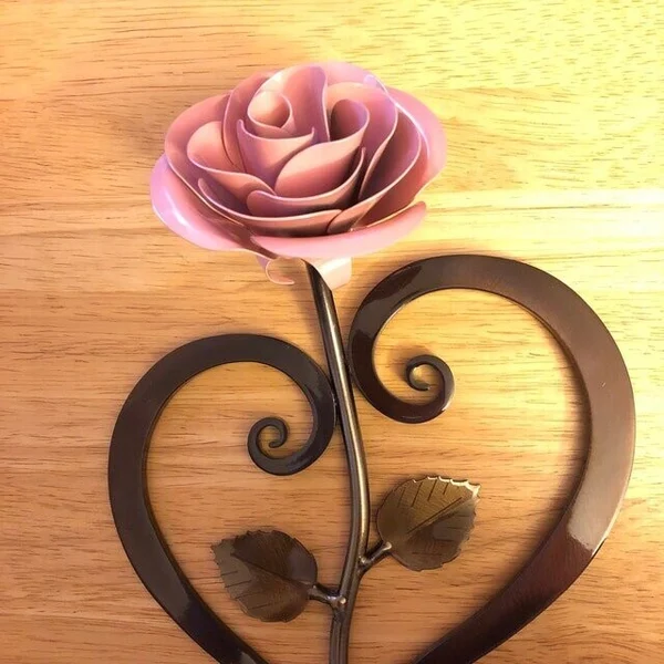 🌹💗Iron Red Metal Rose with Heart-Shaped Stand-Festivesl
