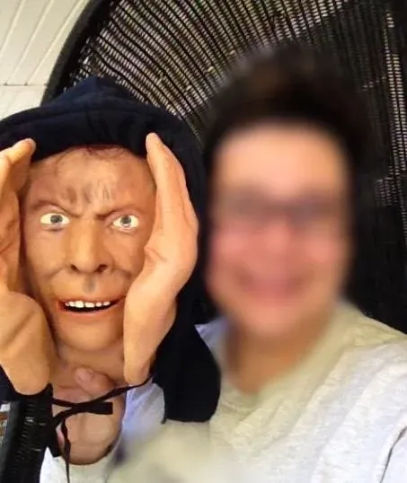 49% OFF🔥Scary Peeper Creeper-Festivesl