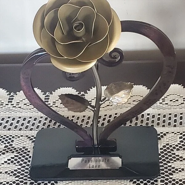 🌹💗Iron Red Metal Rose with Heart-Shaped Stand-Festivesl