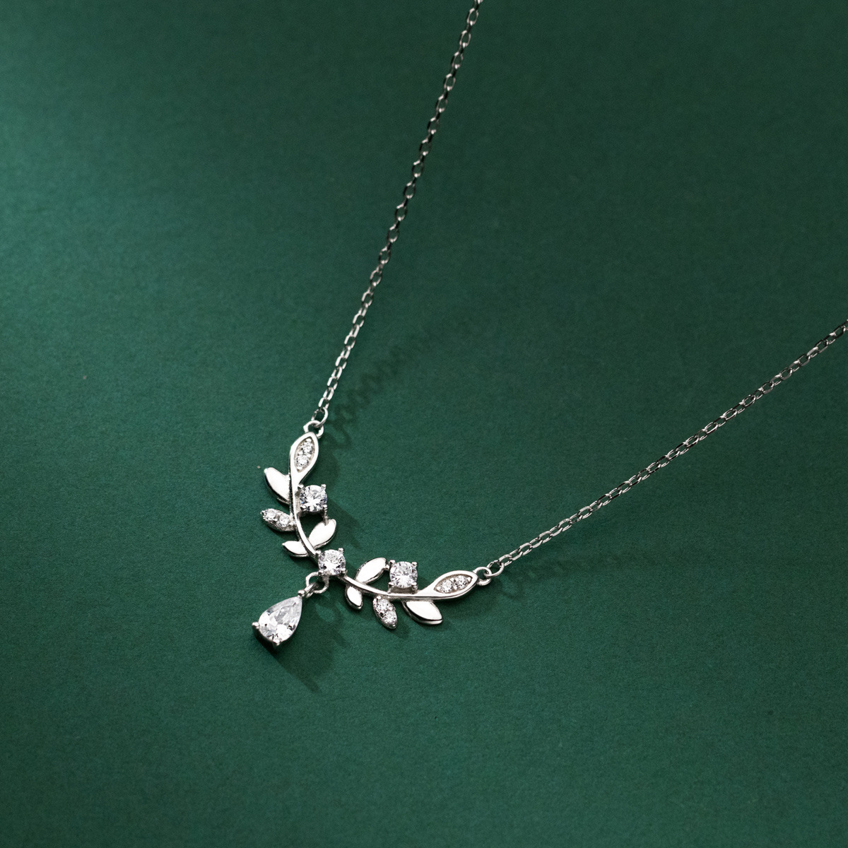 925 Sterling Silver Pendant with Cubic Zirconia