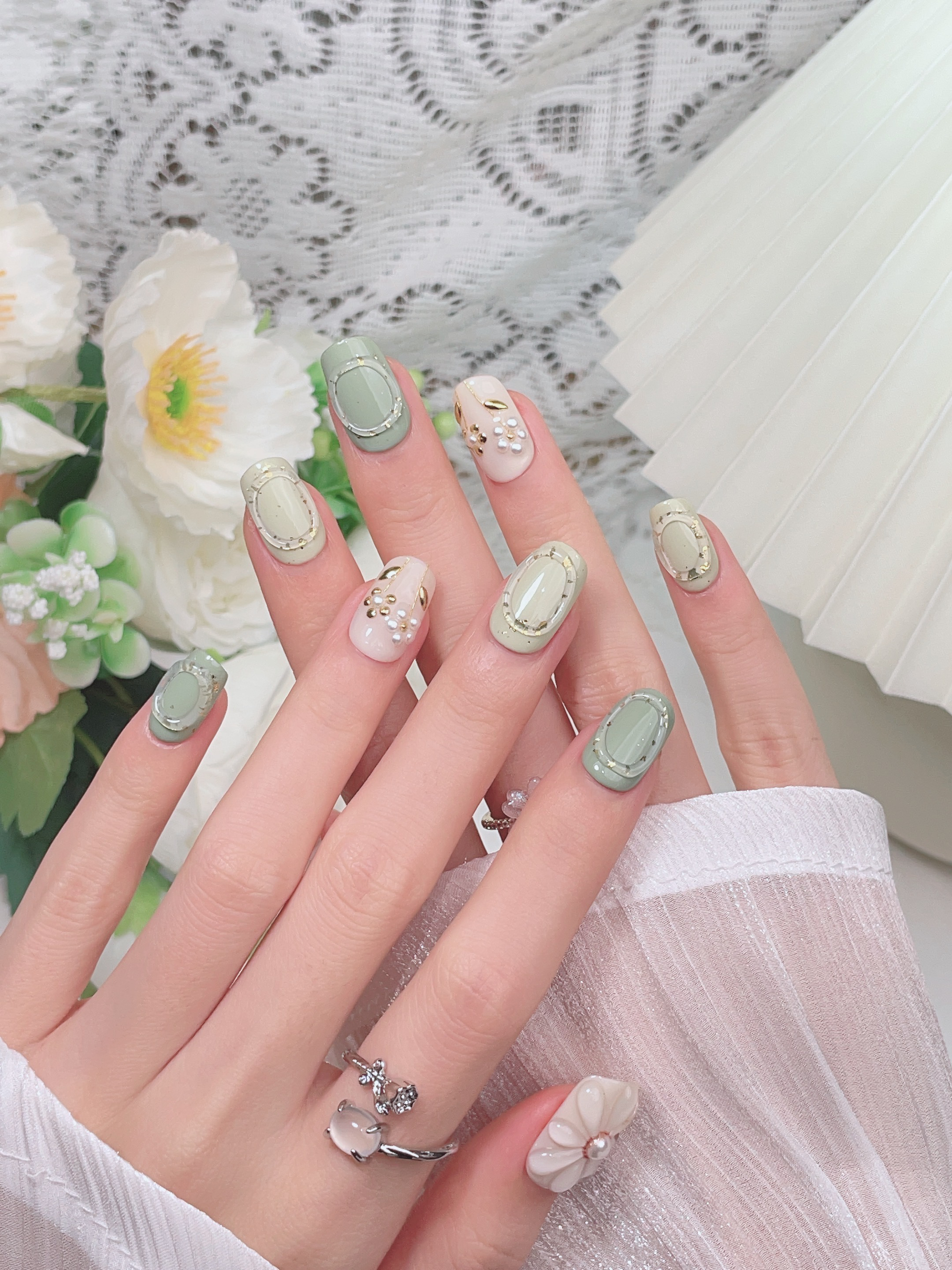 3D Floral Nails - Mint Beige