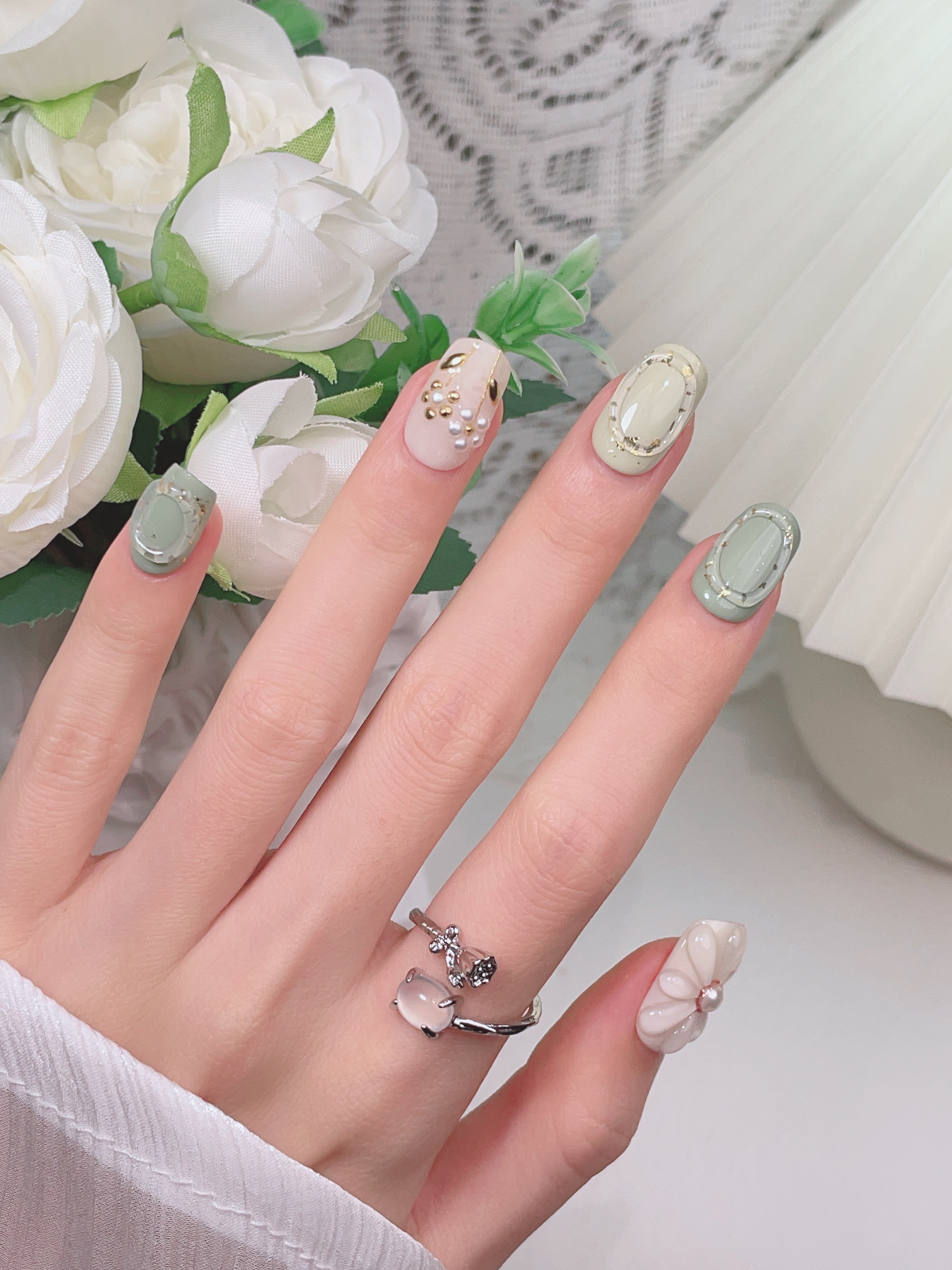 3D Floral Nails - Mint Beige