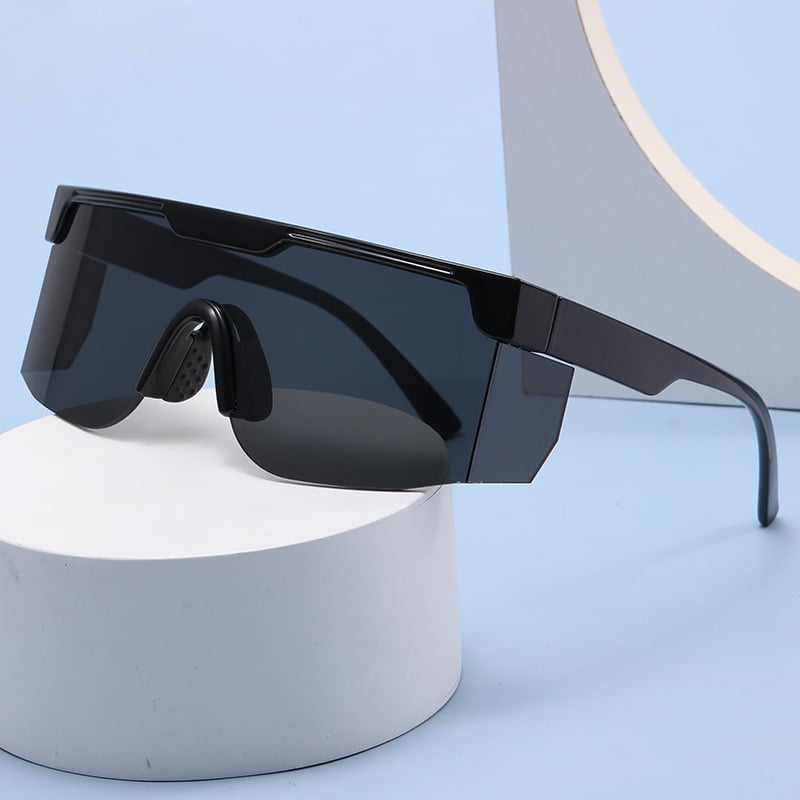 Polarized cycling goggles