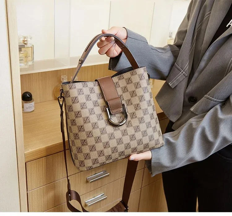 Women’s fashion classic printed commuting handbag