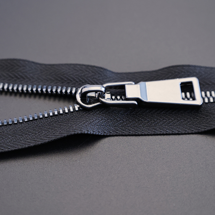 Customized Color Length Closed-end Metal Zipper with Auto-lock Slider and Long Puller-QLQ Zipper
