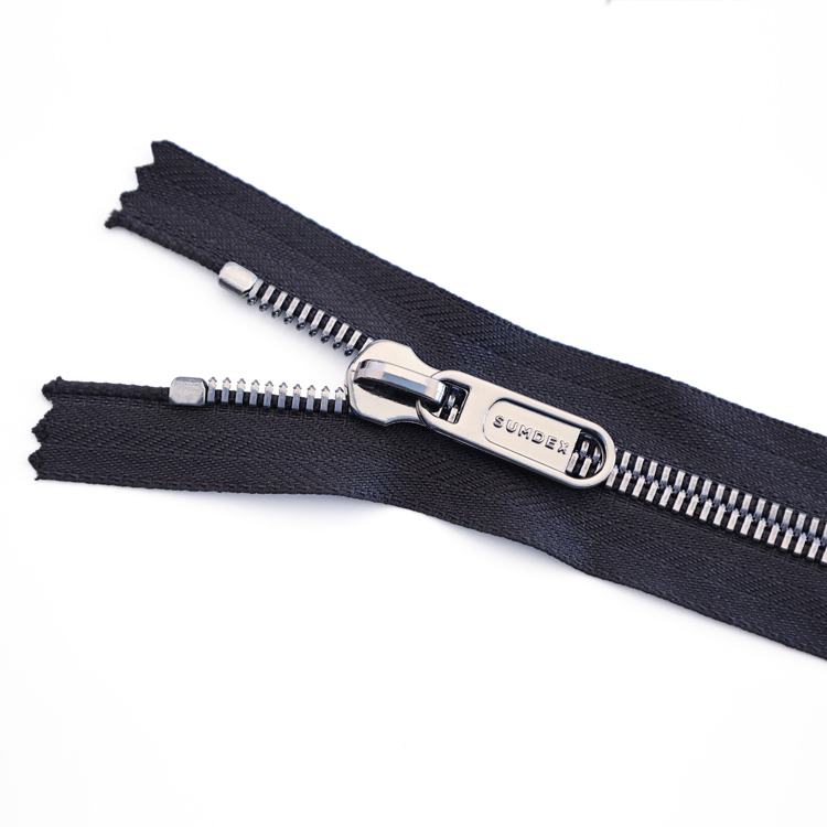 Customized Color Length Closed-end Metal Zipper with Auto-lock Slider and Long Puller-QLQ Zipper