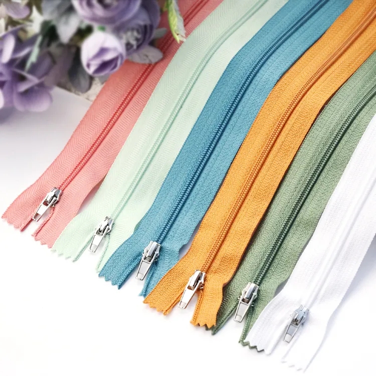 different colcors finished nylon zippers