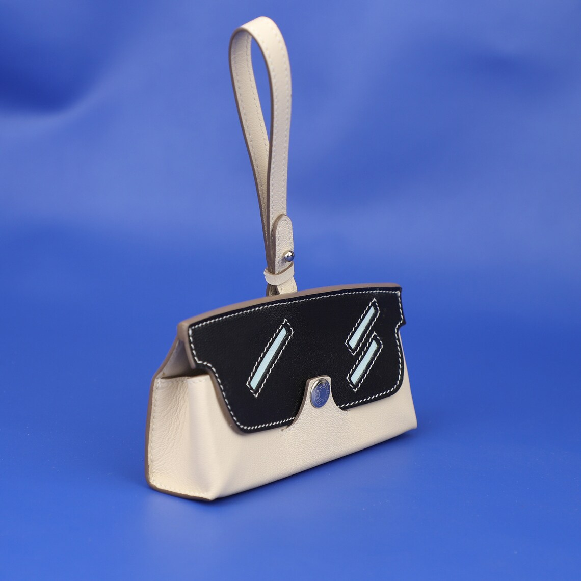 New Design The Glasses case in Mysore goatskin with removable lanyard, In the Loop Wink glasses case