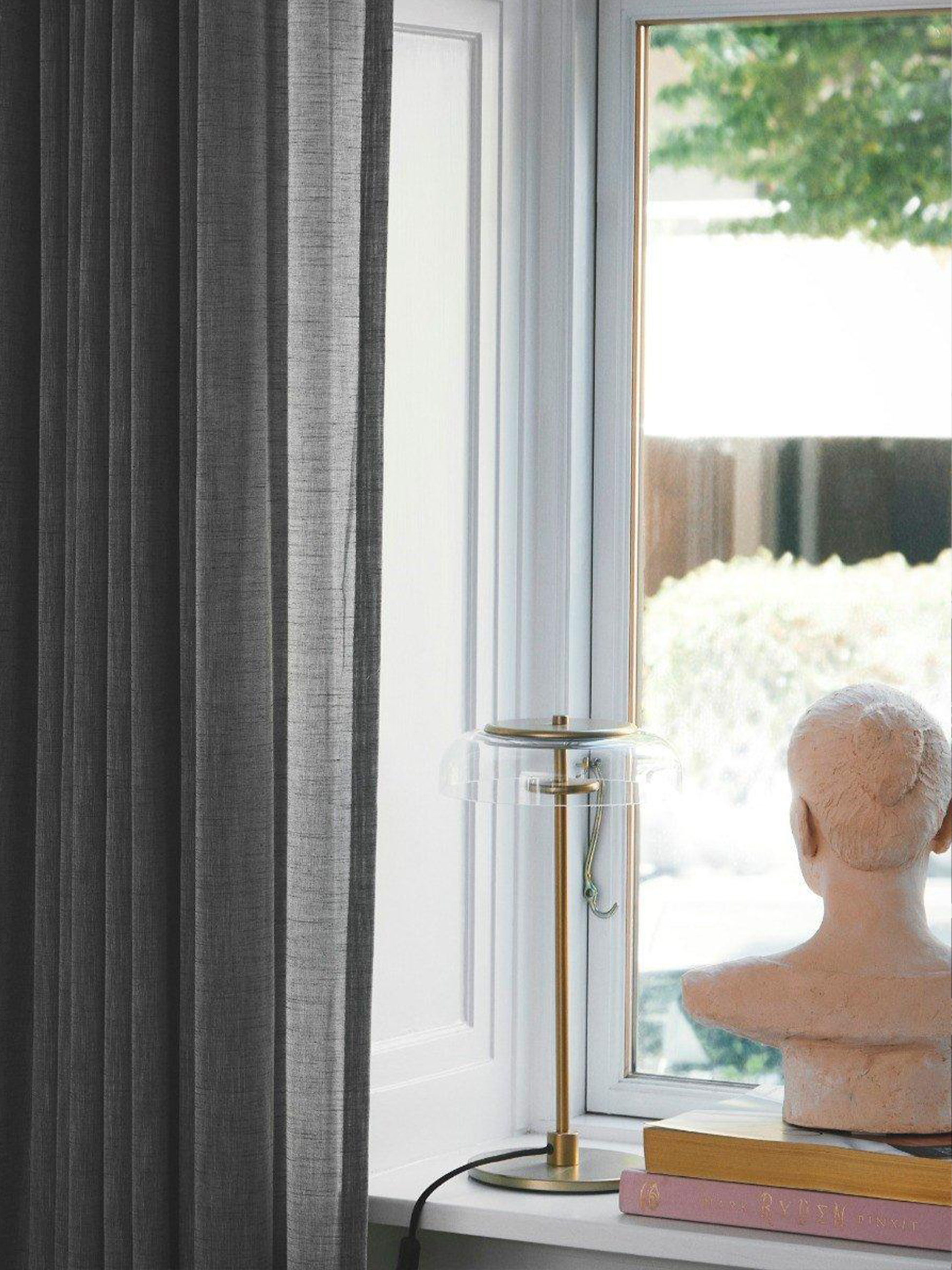 Blossi Table Lamp-elegalight