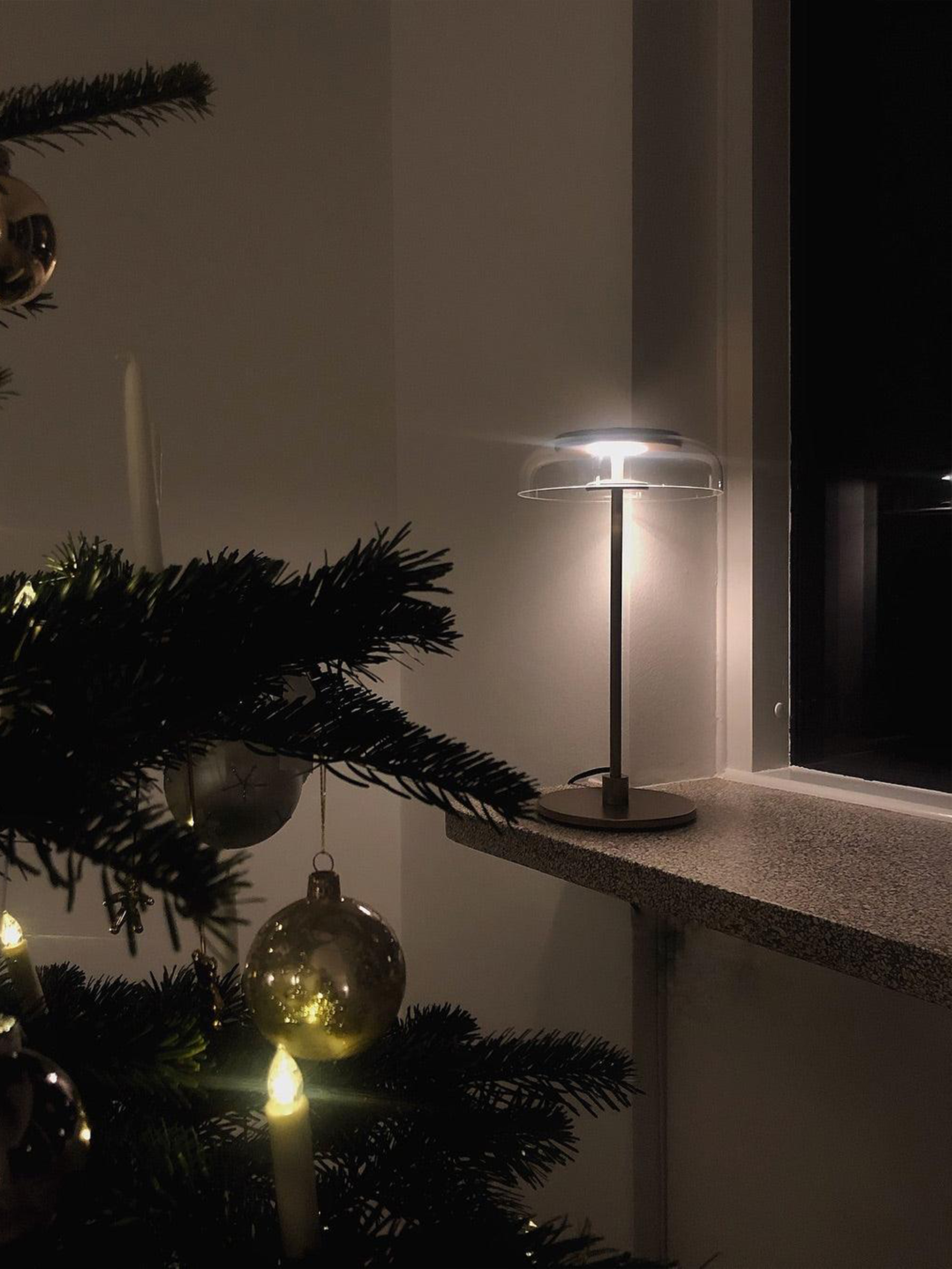 Blossi Table Lamp-elegalight