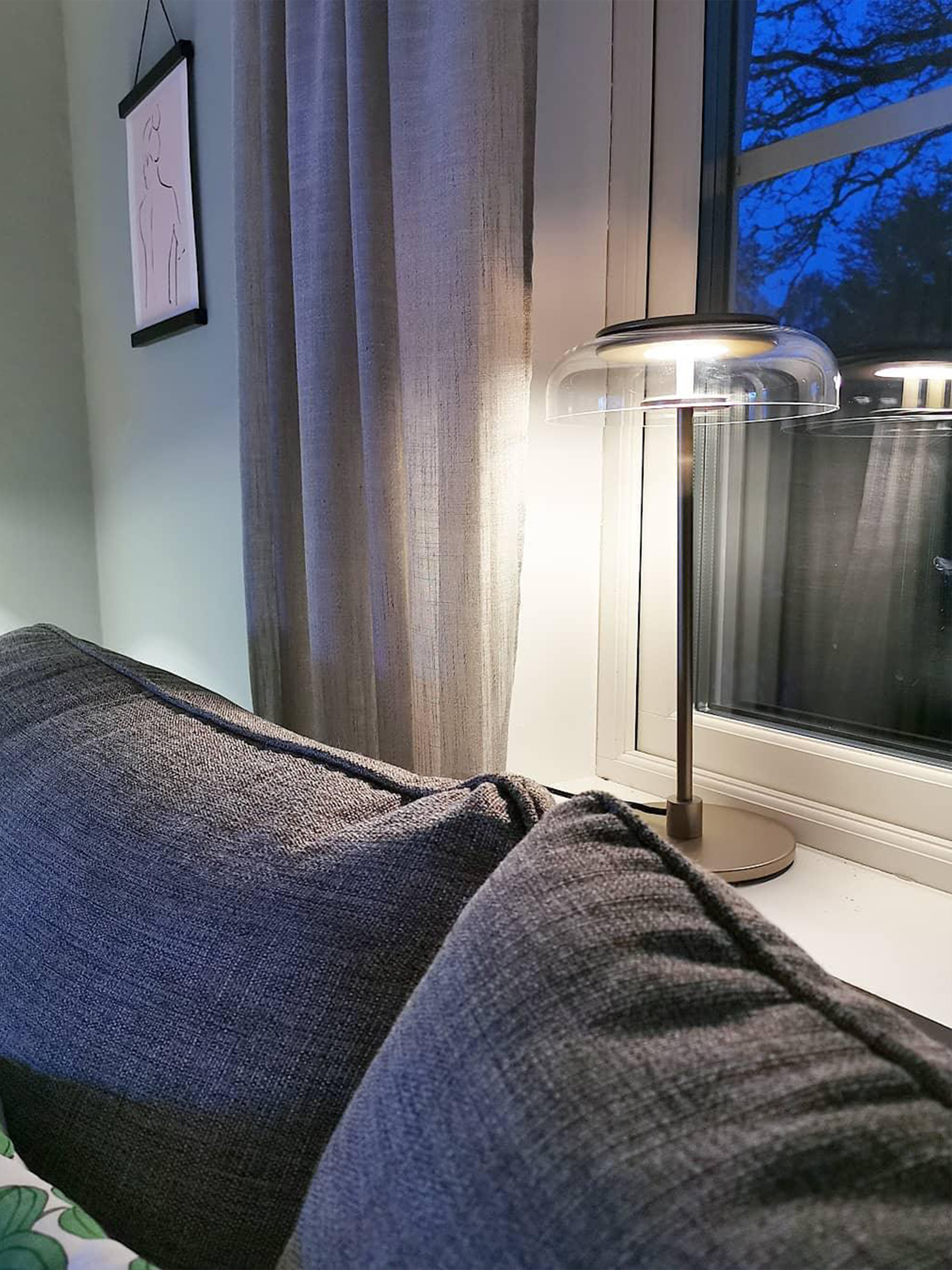 Blossi Table Lamp-elegalight