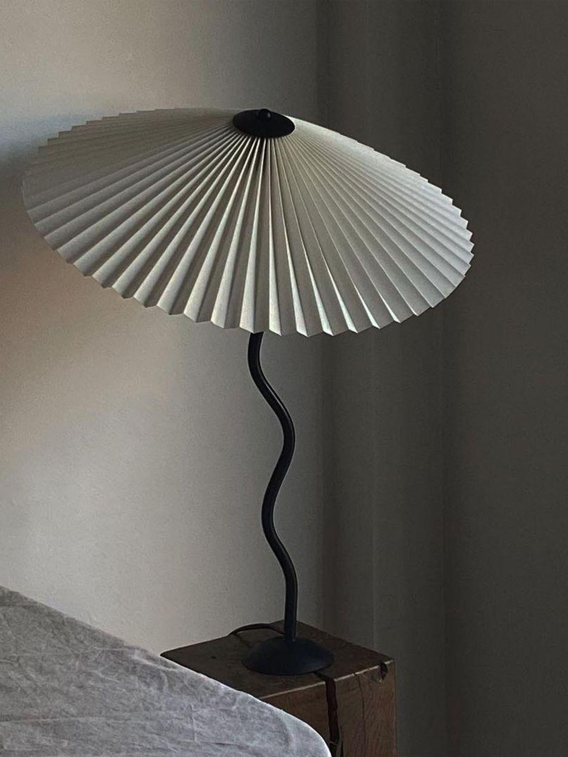 Squiggle Origami Table Lamp-elegalight