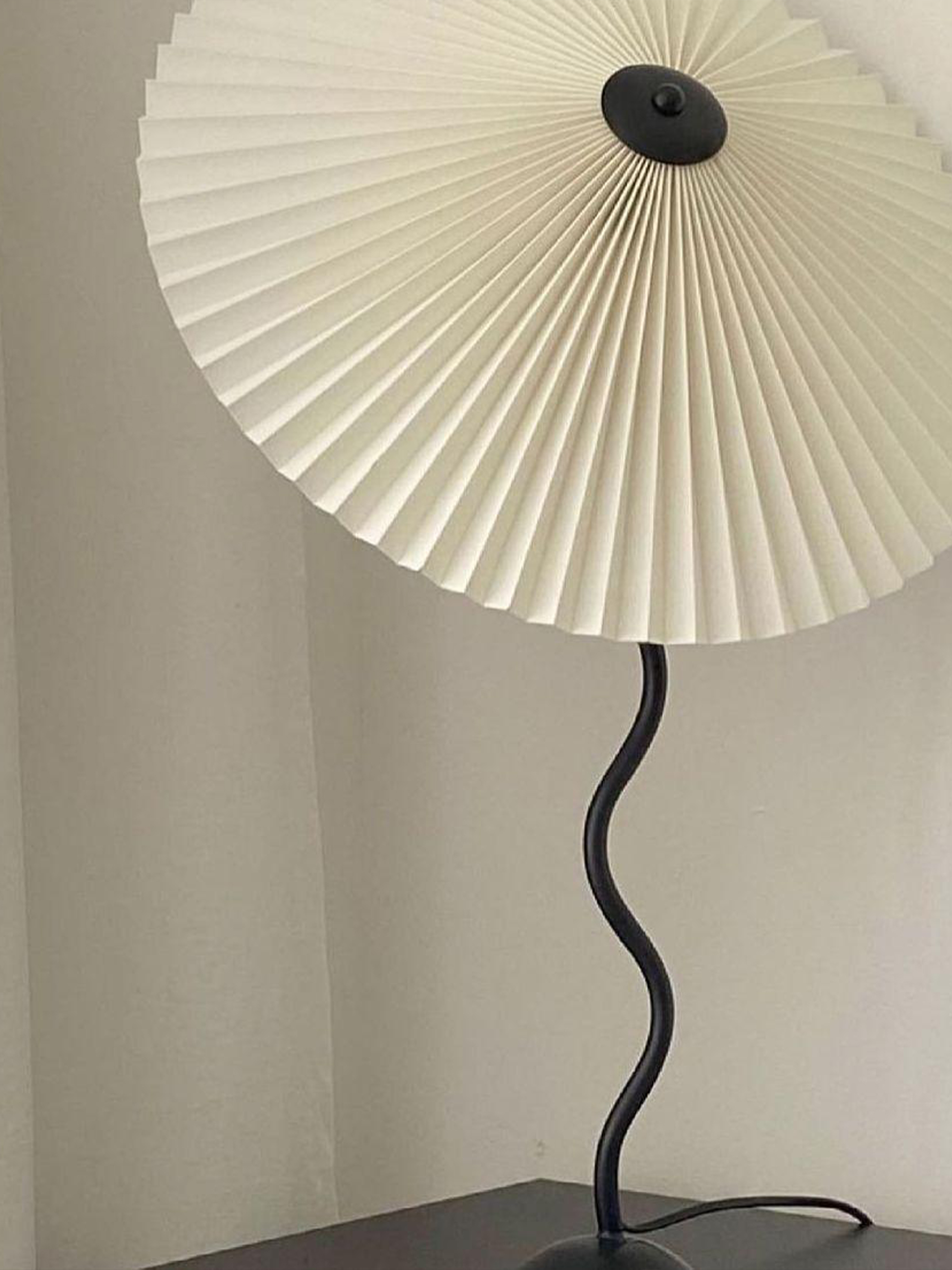 Squiggle Origami Table Lamp-elegalight
