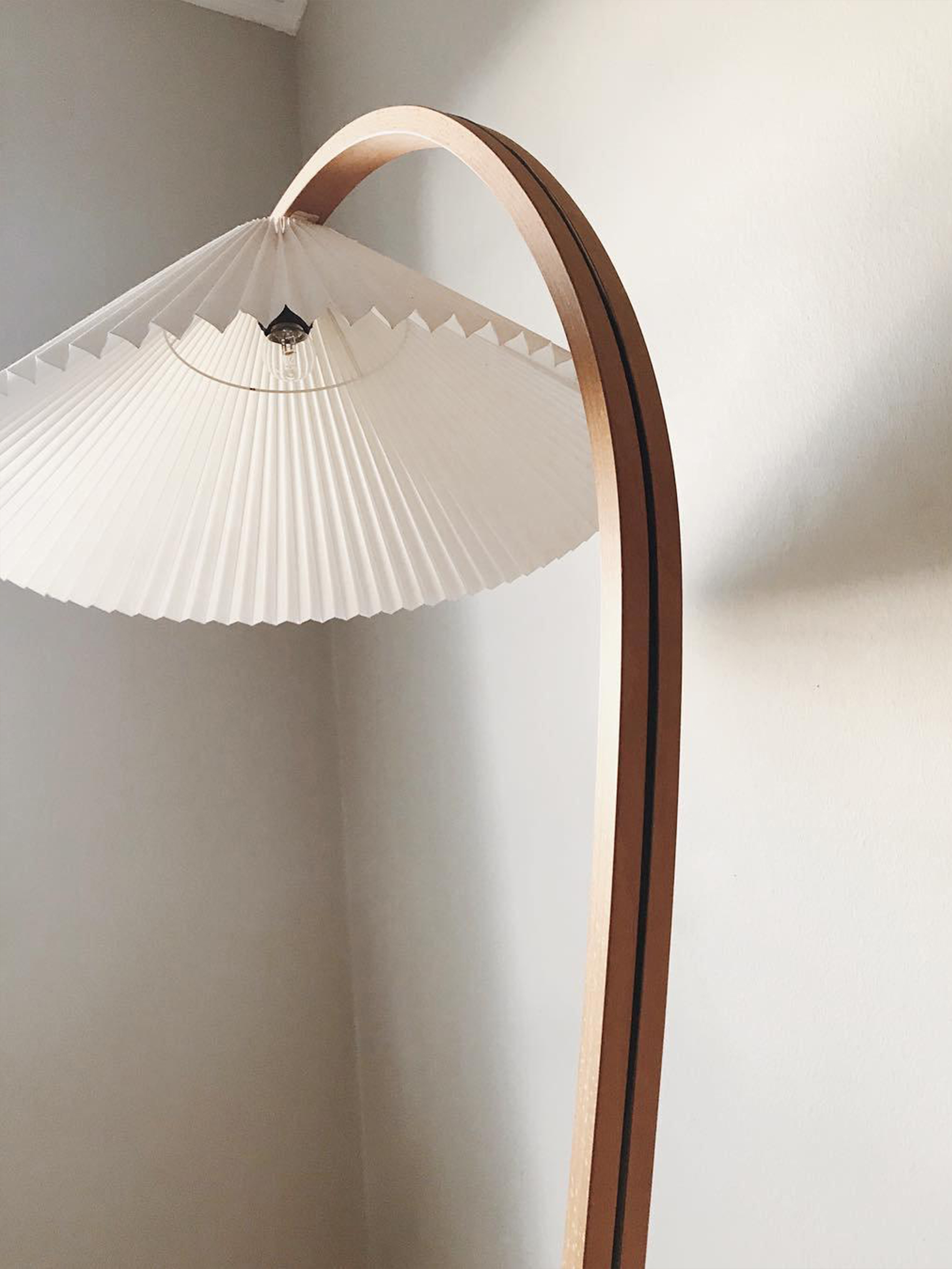 Caprani Timberline Floor Lamp-elegalight