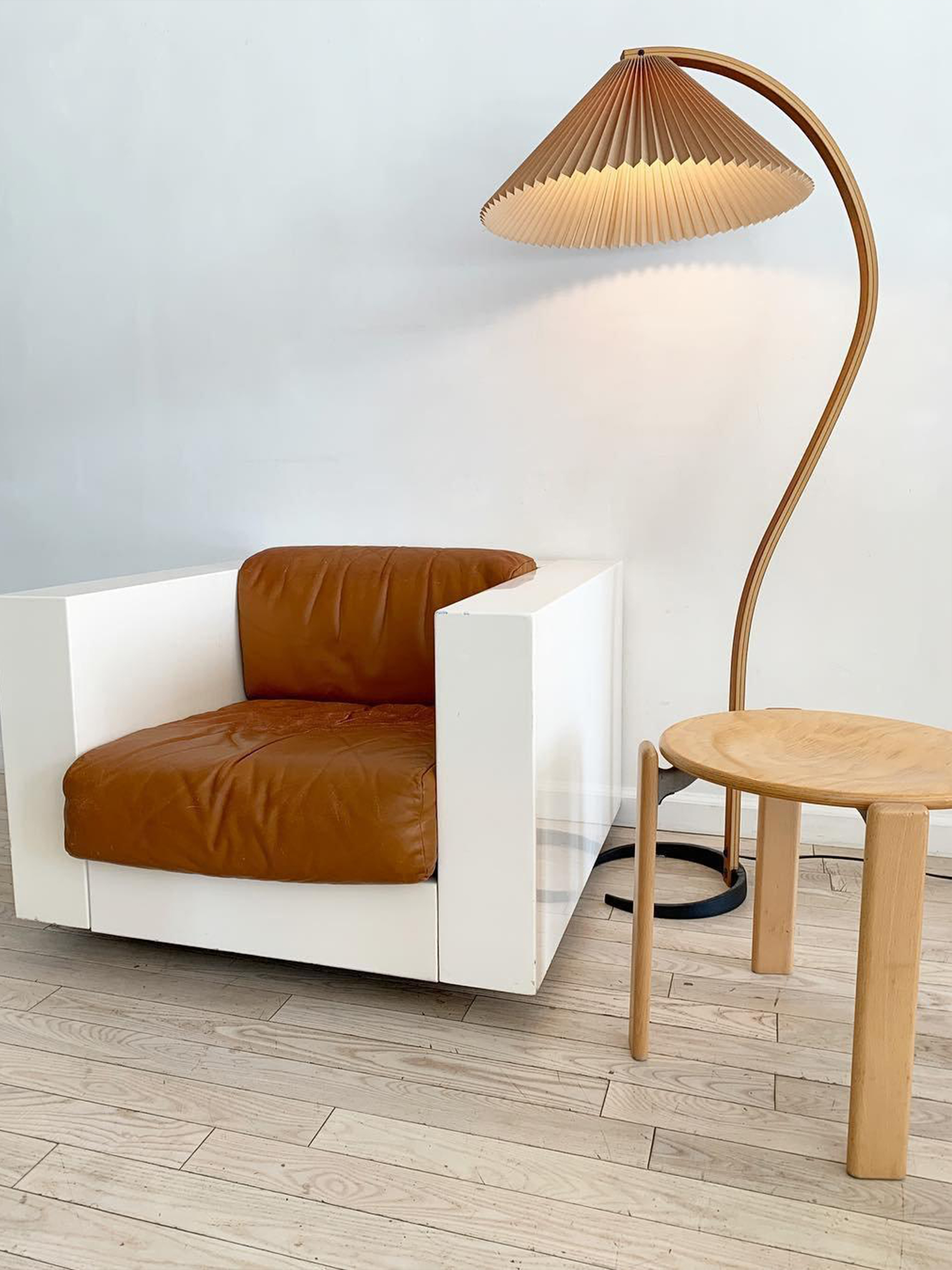 Caprani Timberline Floor Lamp-elegalight