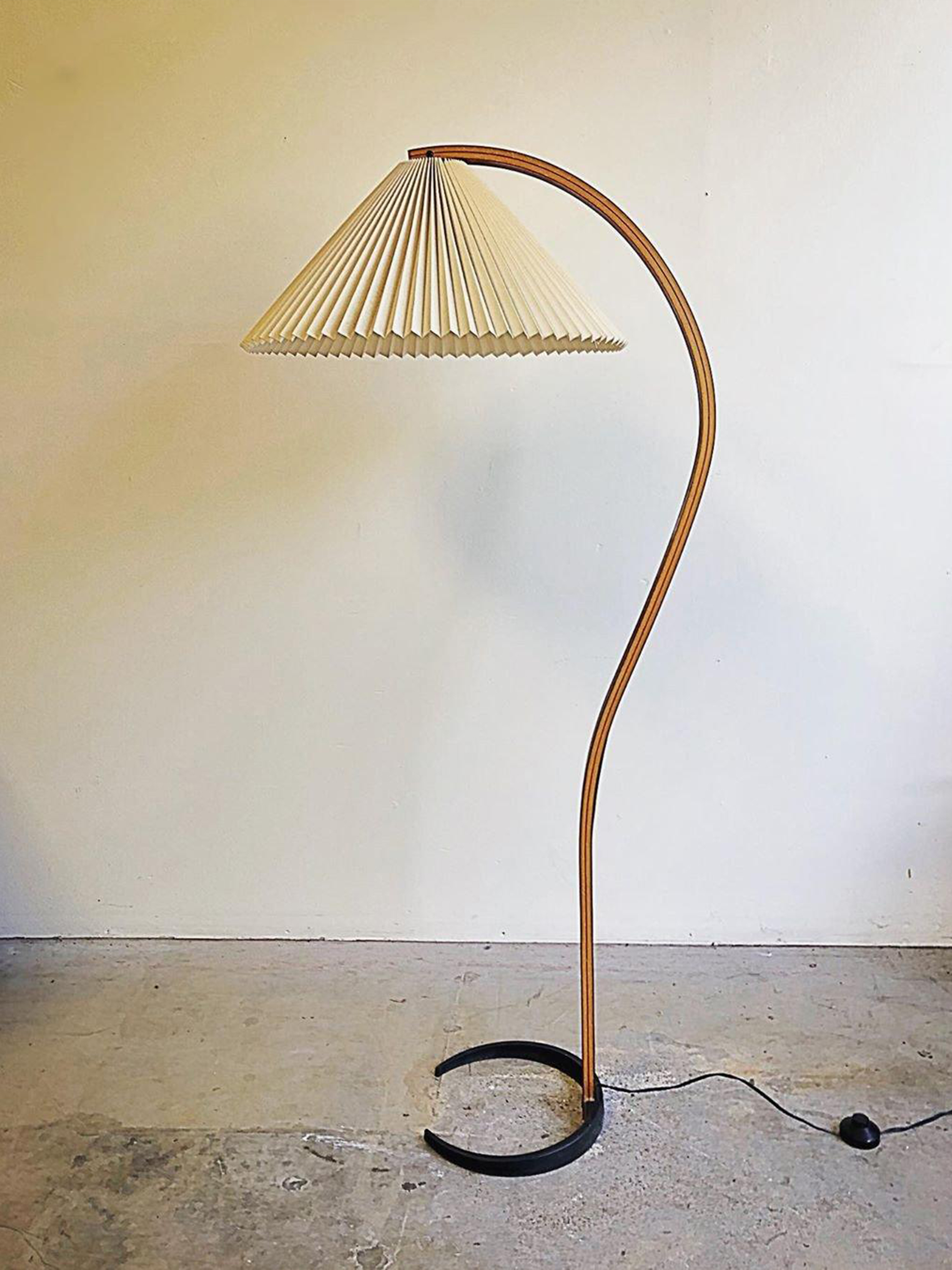 Caprani Timberline Floor Lamp-elegalight