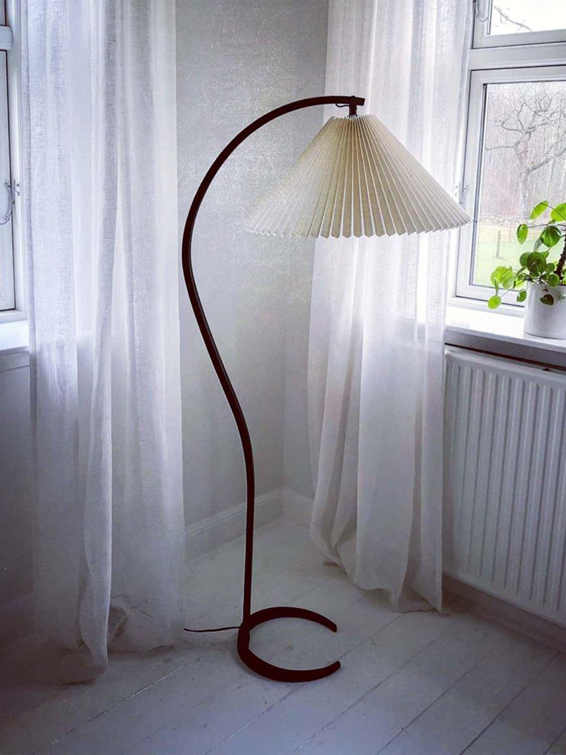 Caprani Timberline Floor Lamp-elegalight