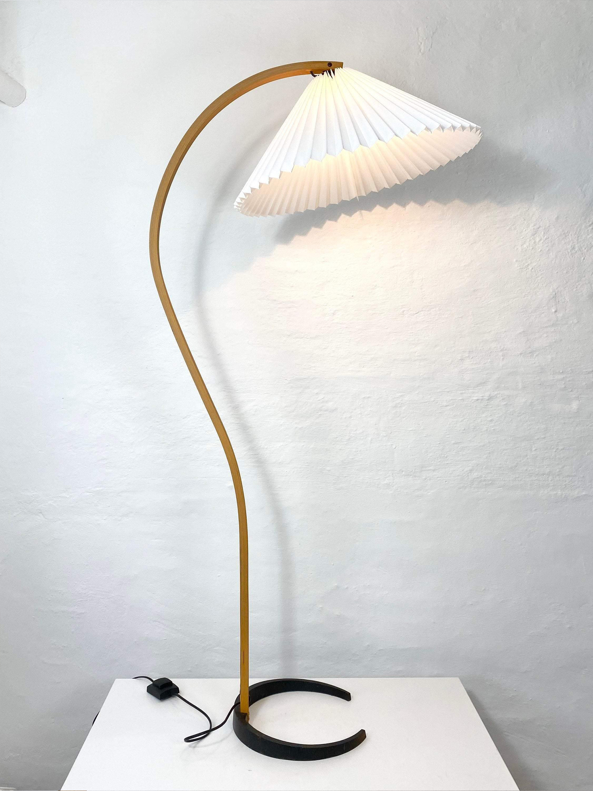 Caprani Timberline Floor Lamp-elegalight