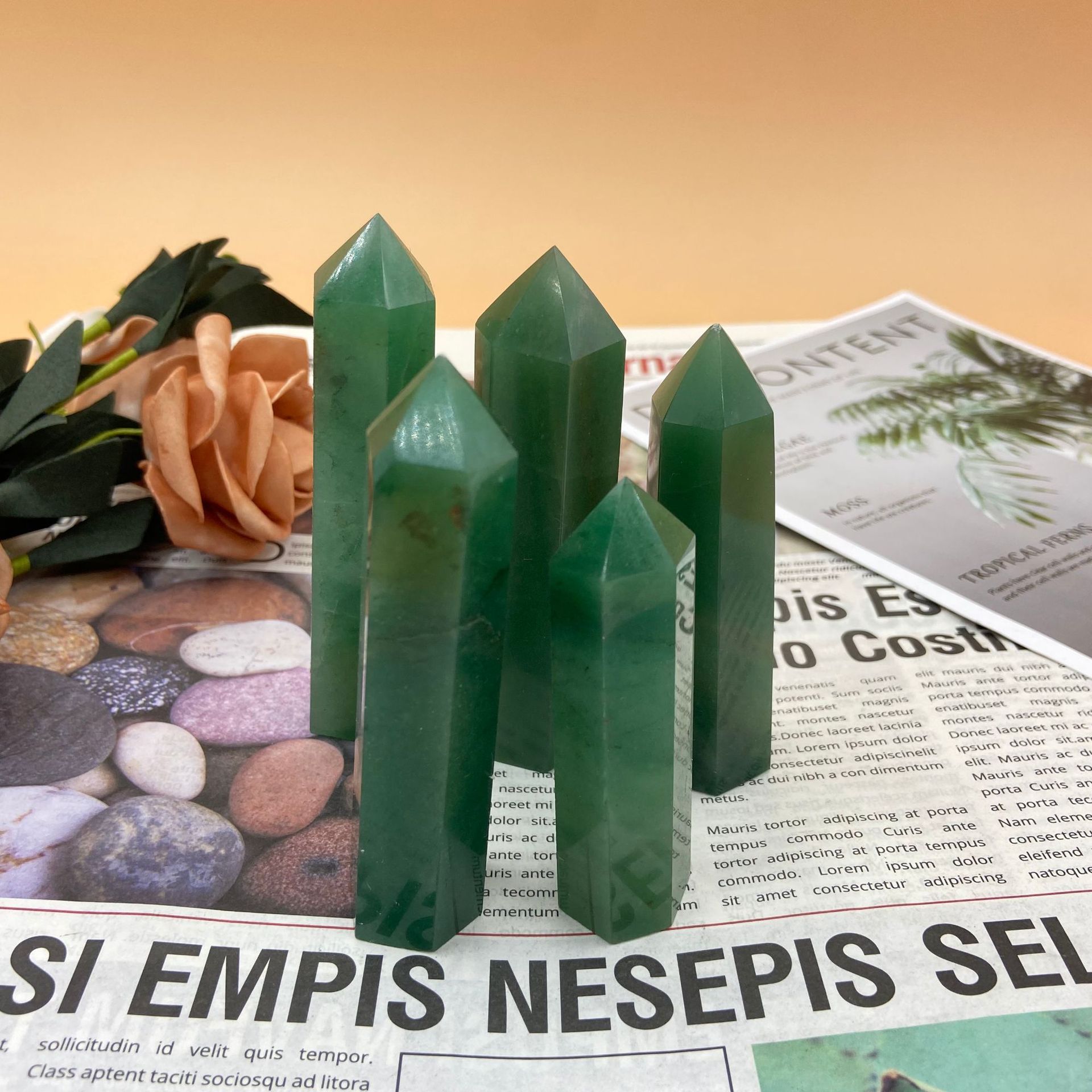 Natural green crystal pillar
