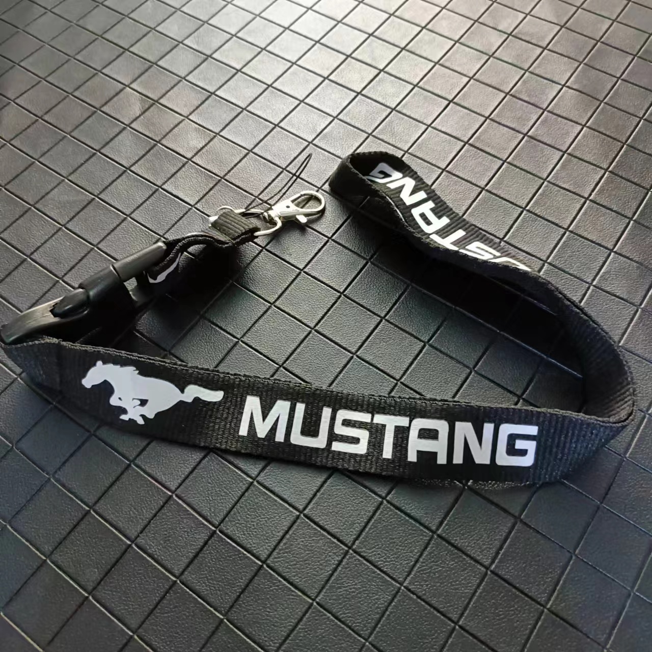Metal Mustang Car Logo Keyring Keychain Lanyard Netby