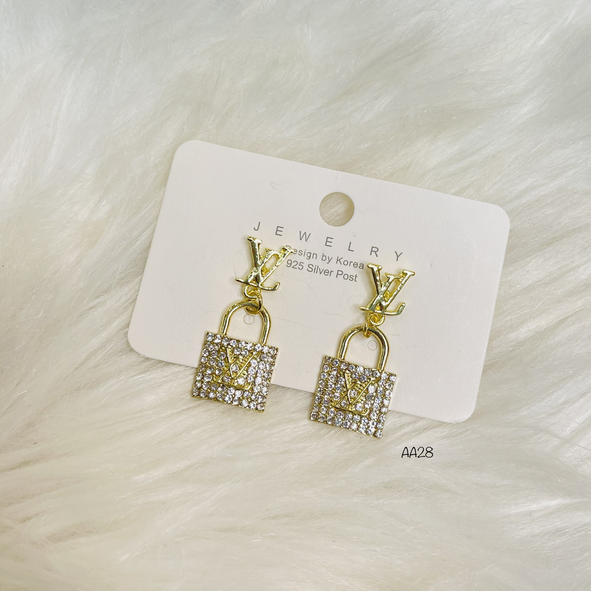 AA28. EARRINGS LV