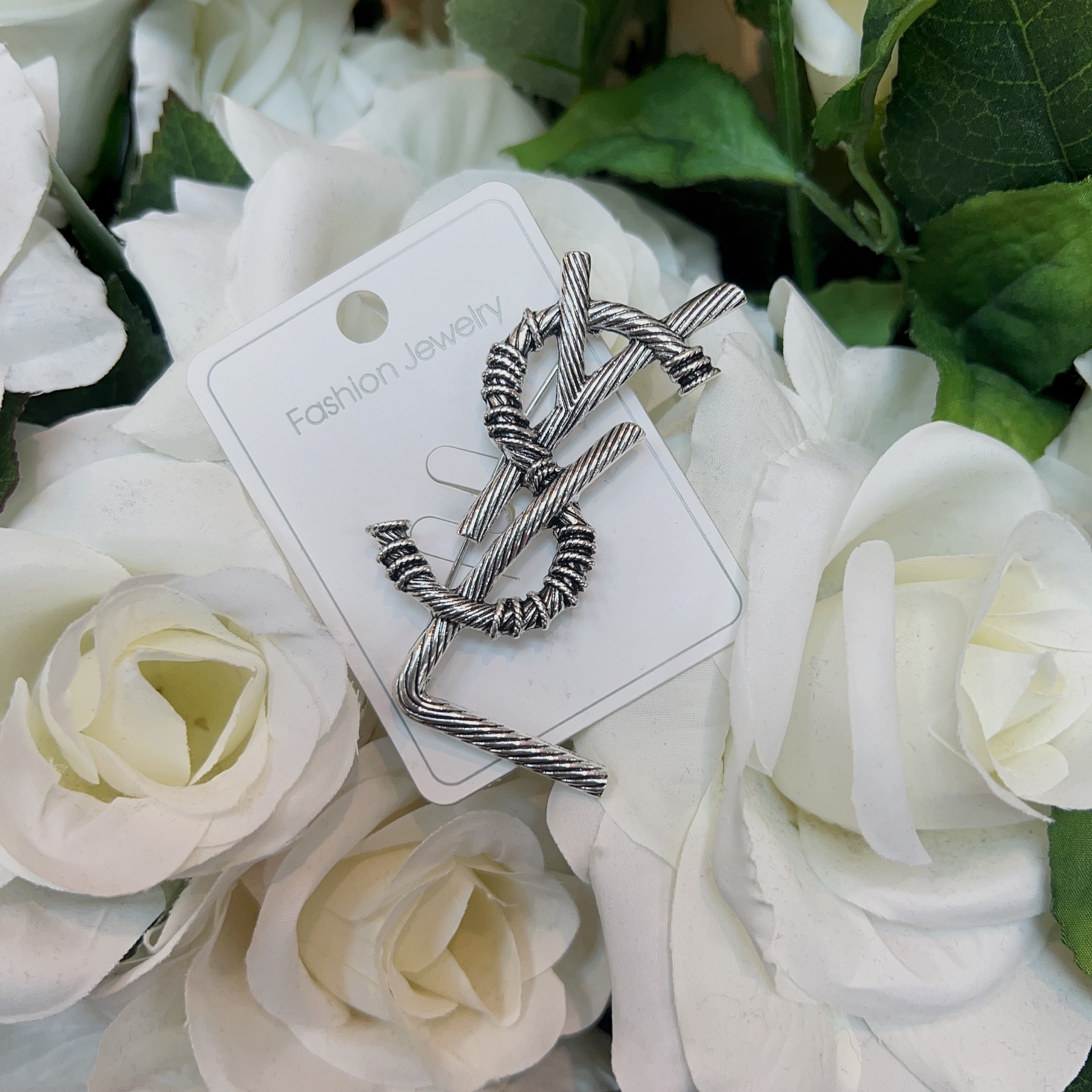 P11. PIN YSL SILVER