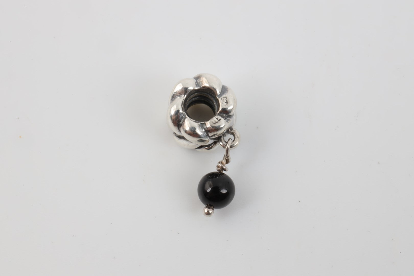 925 Silver Charm with Black Bead (4.27g.)