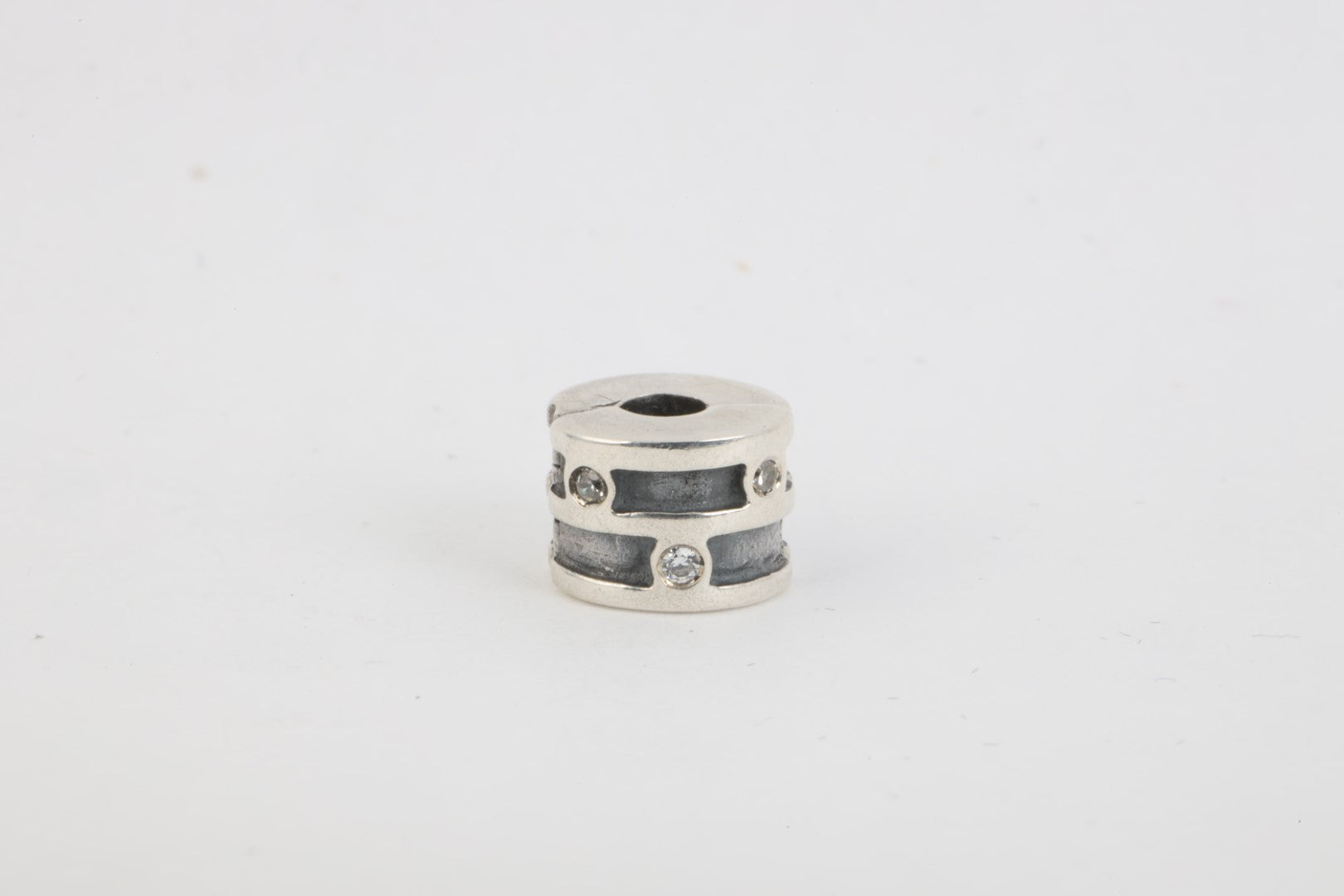 925 Silver Spacer Charm with White Stones (2.81g.)