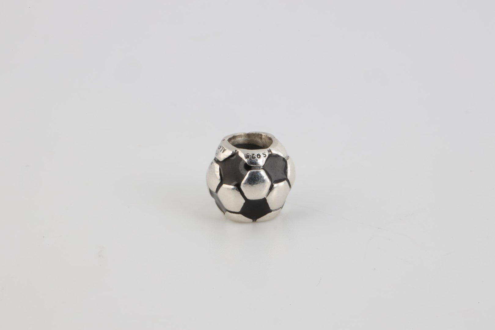 925 Silver Soccer Ball Charm (3.37g.)