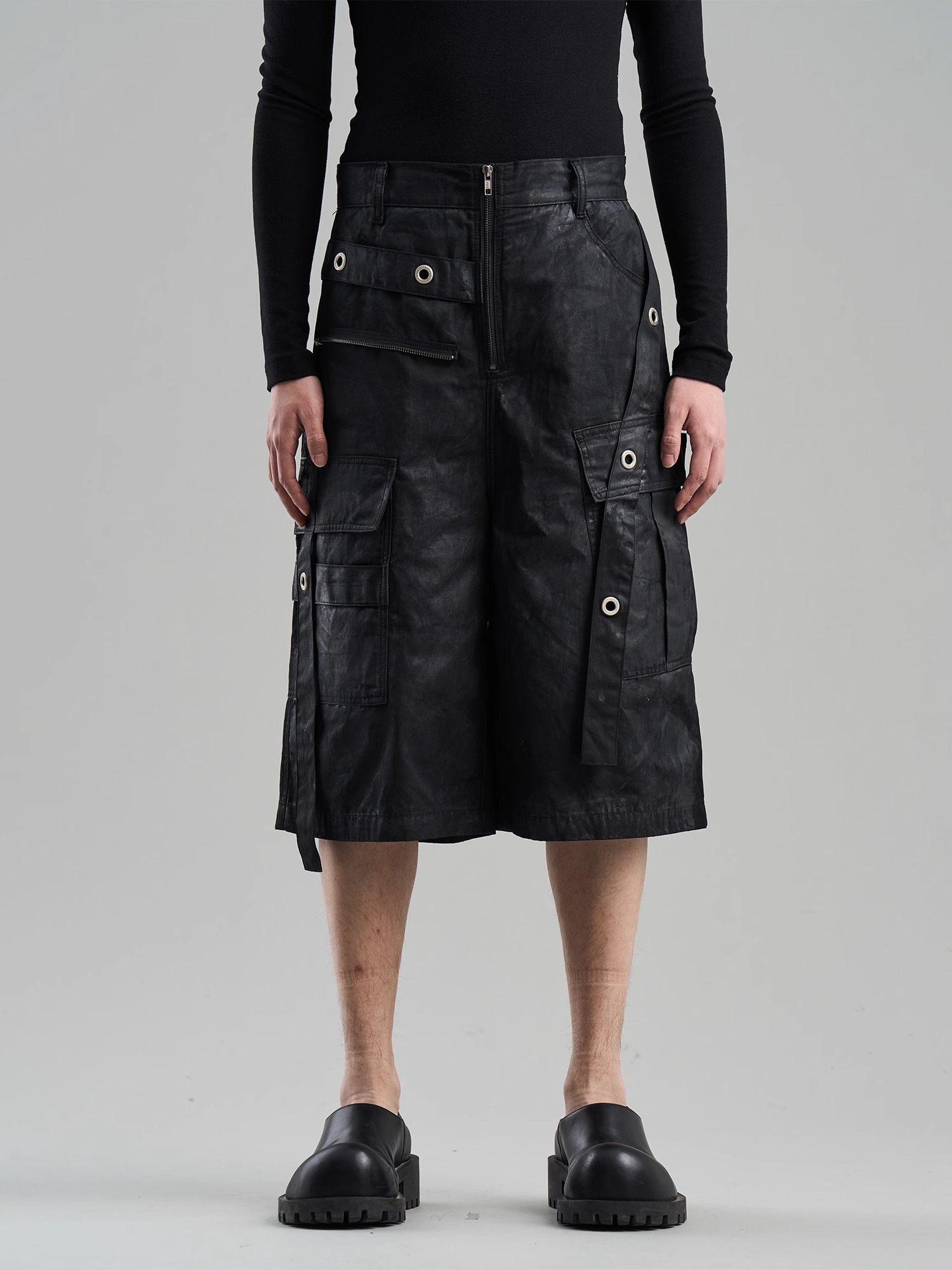 BLINDNOPLAN 23SS METAL-COATED WAXED WORK SHORTS