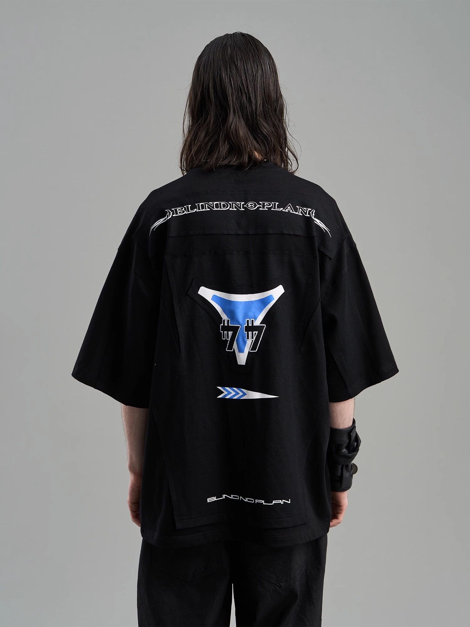 BLINDNOPLAN 23SS COLOR-BLOCK FRAYED APPLIQUÉ PRINT T-SHIRT