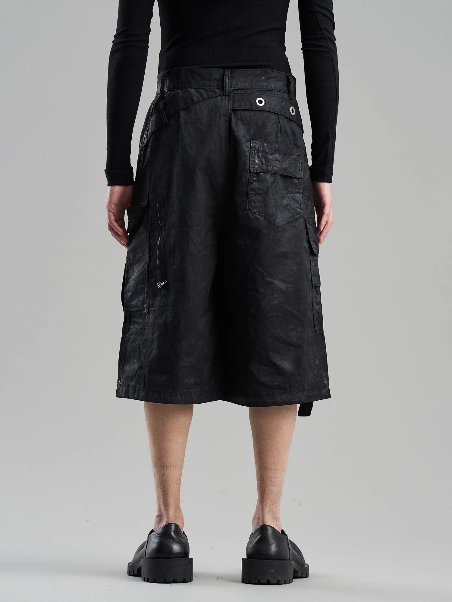 BLINDNOPLAN 23SS METAL-COATED WAXED WORK SHORTS