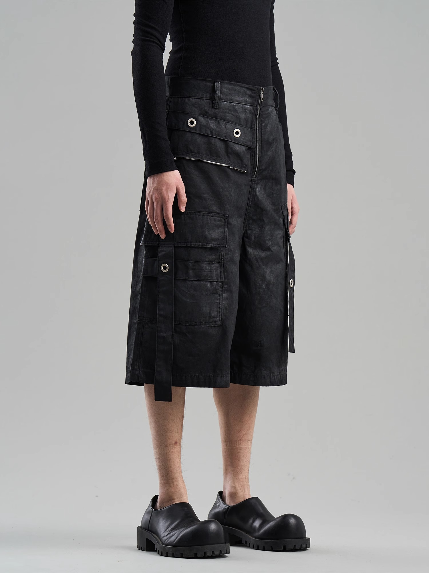 BLINDNOPLAN 23SS METAL-COATED WAXED WORK SHORTS