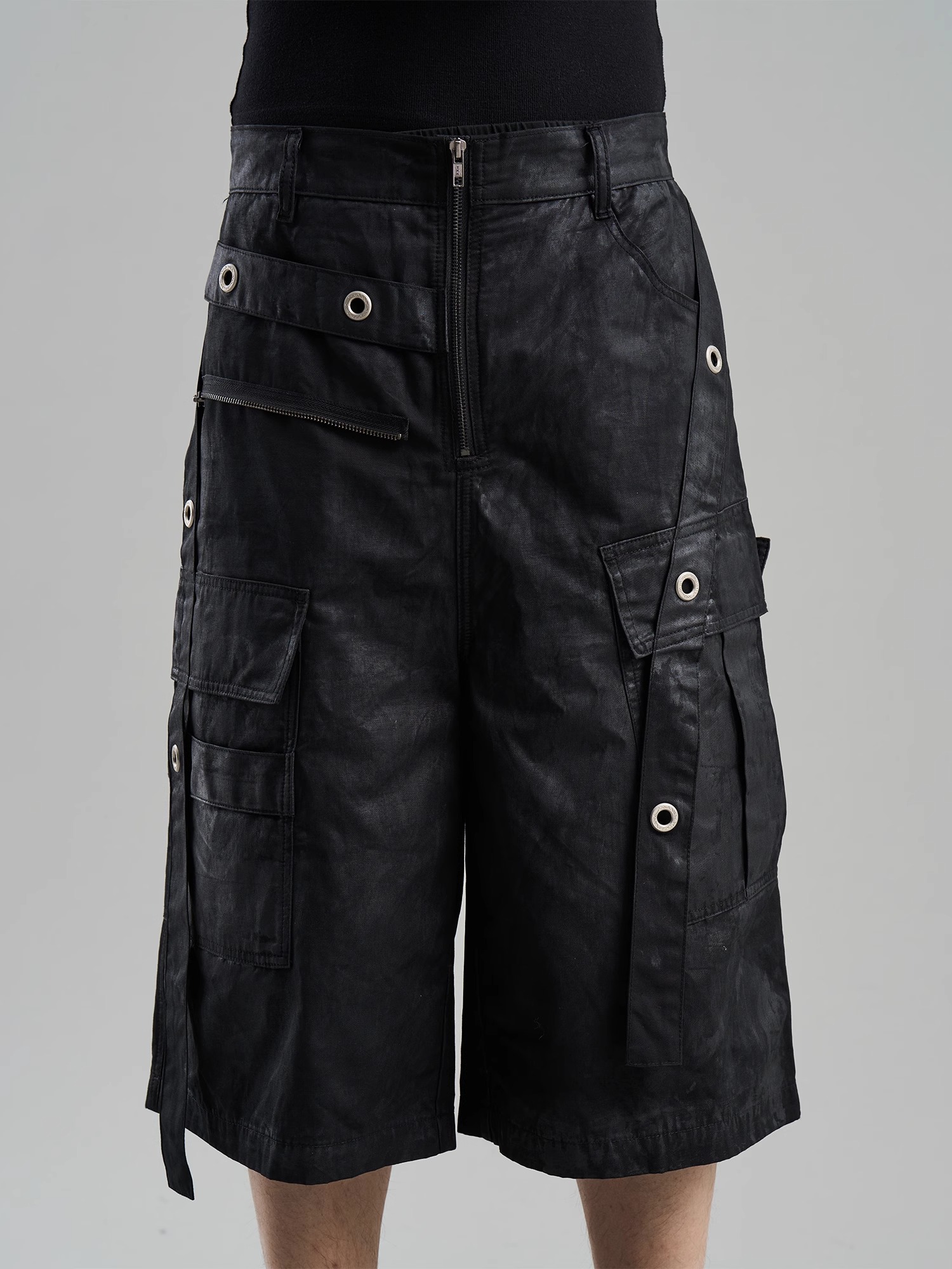 BLINDNOPLAN 23SS METAL-COATED WAXED WORK SHORTS