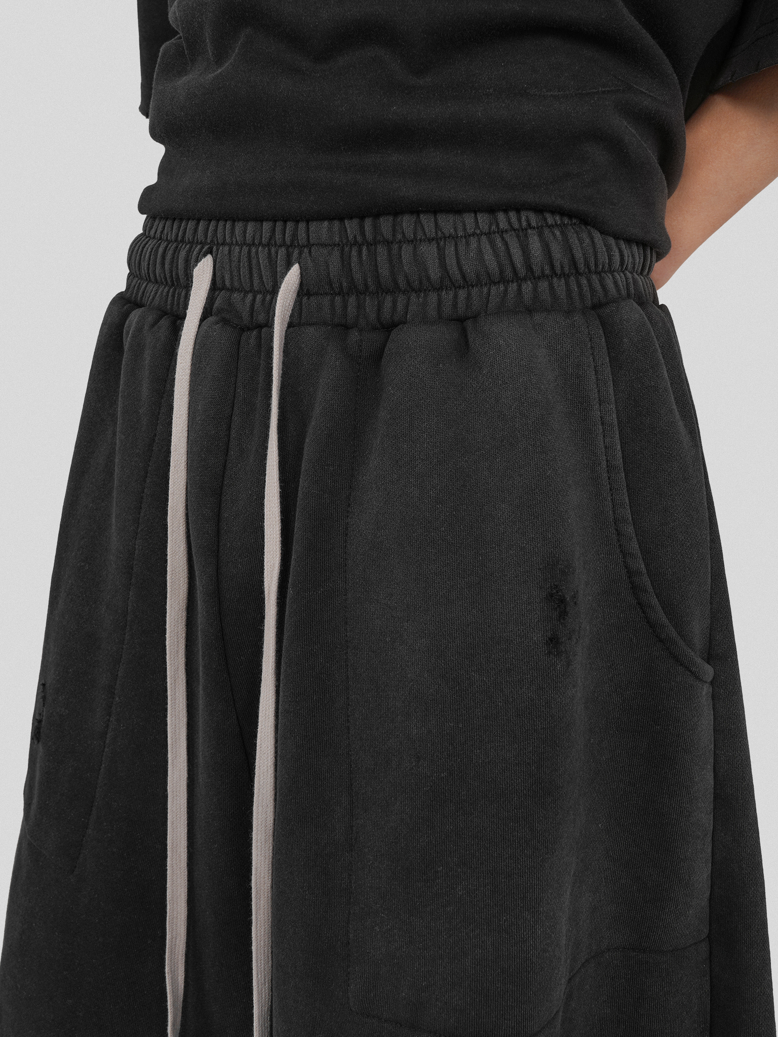 UNDERWATER SS22 ROTTEN SHORTS