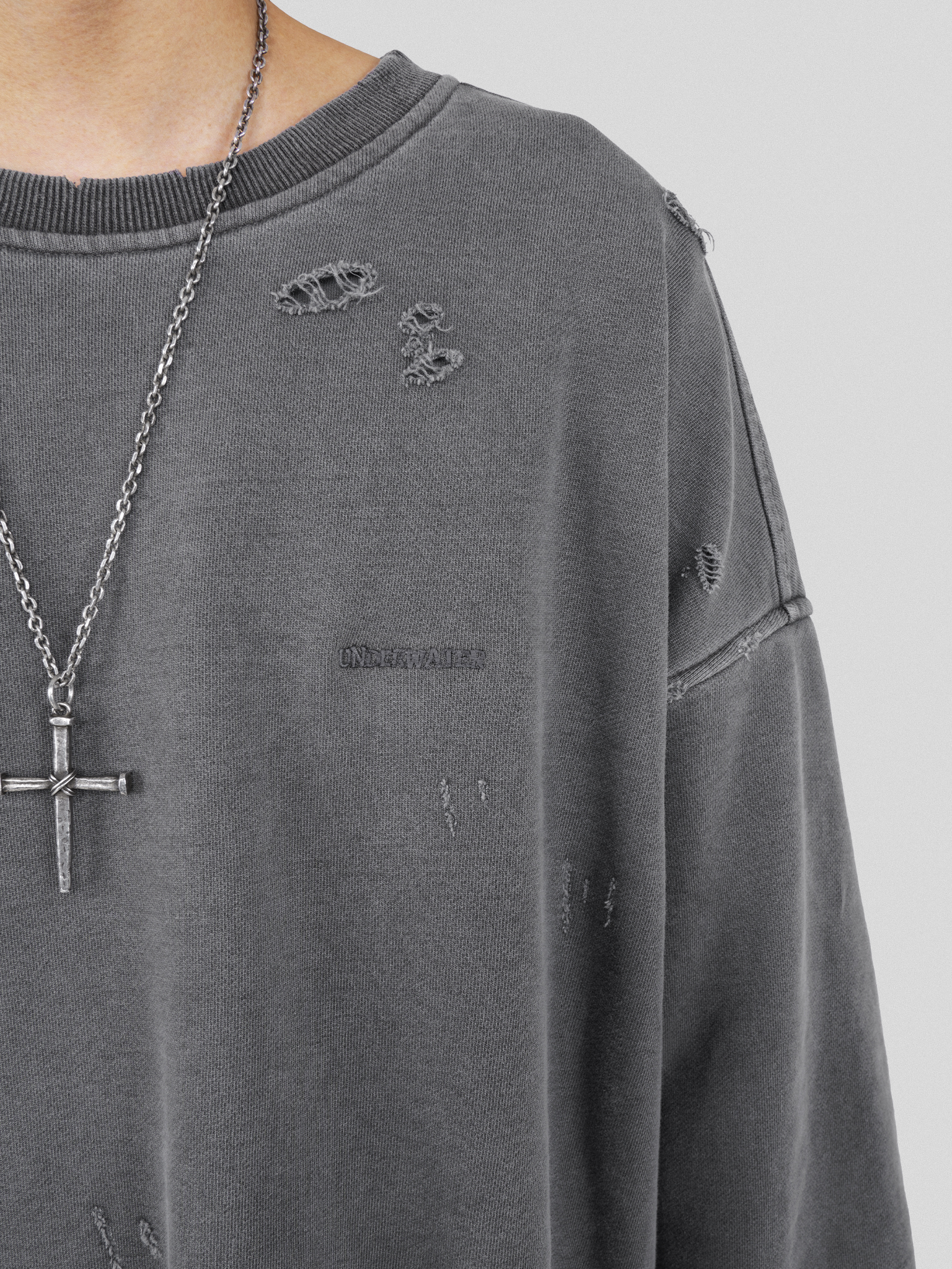 UNDERWATER AW22 DAMAGED SWEATSHIRT