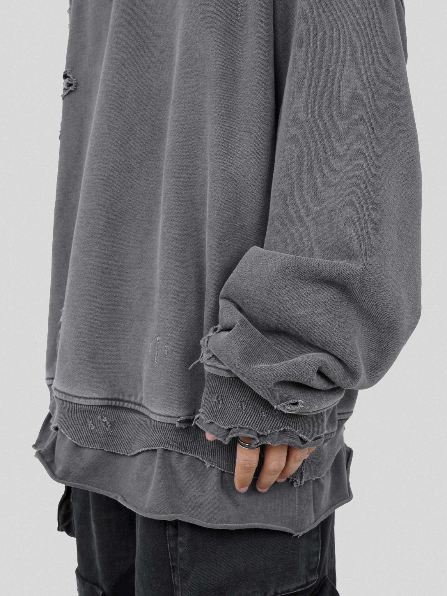 UNDERWATER AW22 DAMAGED SWEATSHIRT