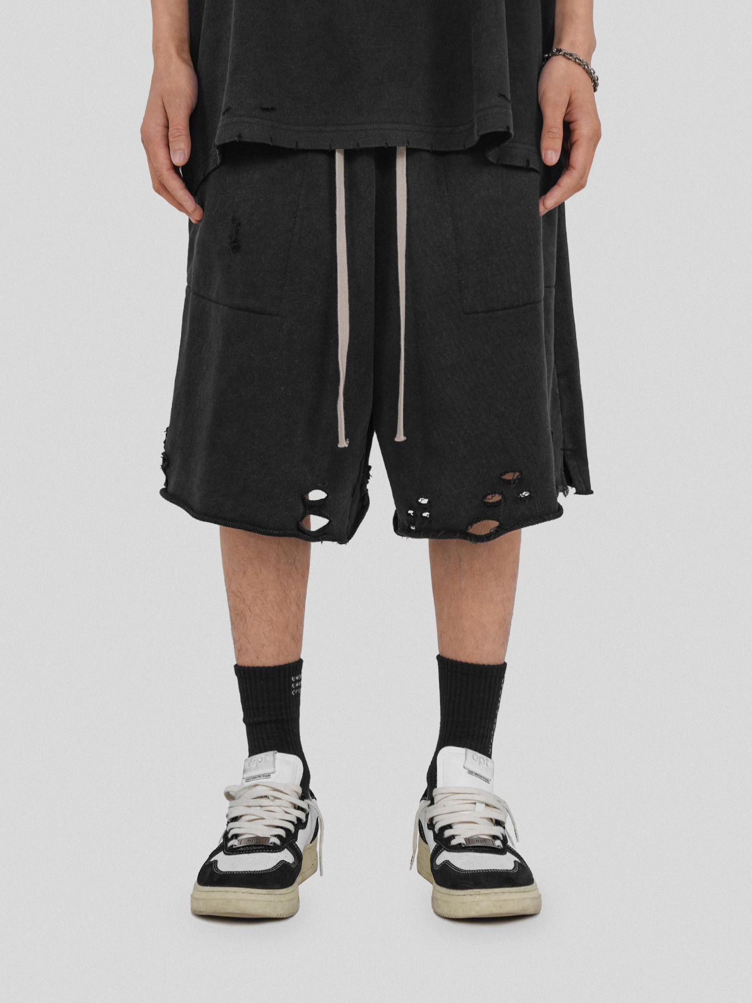 UNDERWATER SS22 ROTTEN SHORTS