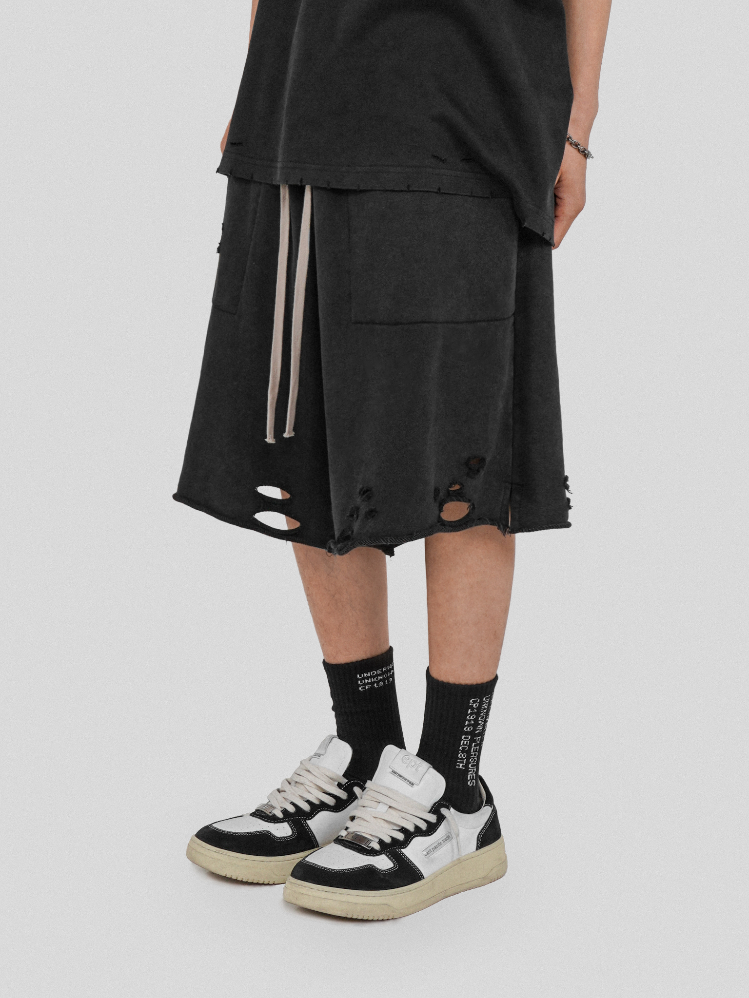 UNDERWATER SS22 ROTTEN SHORTS