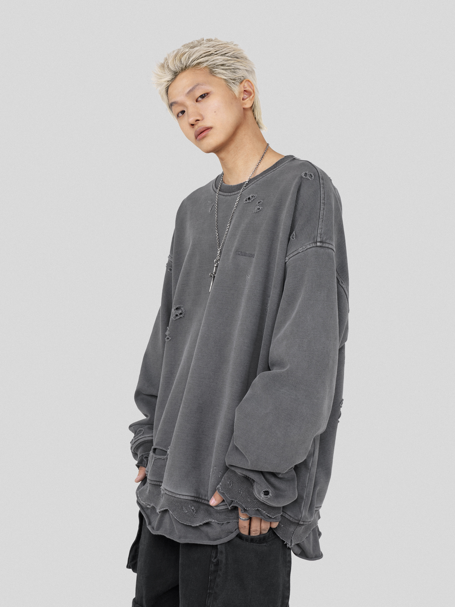 UNDERWATER AW22 DAMAGED SWEATSHIRT