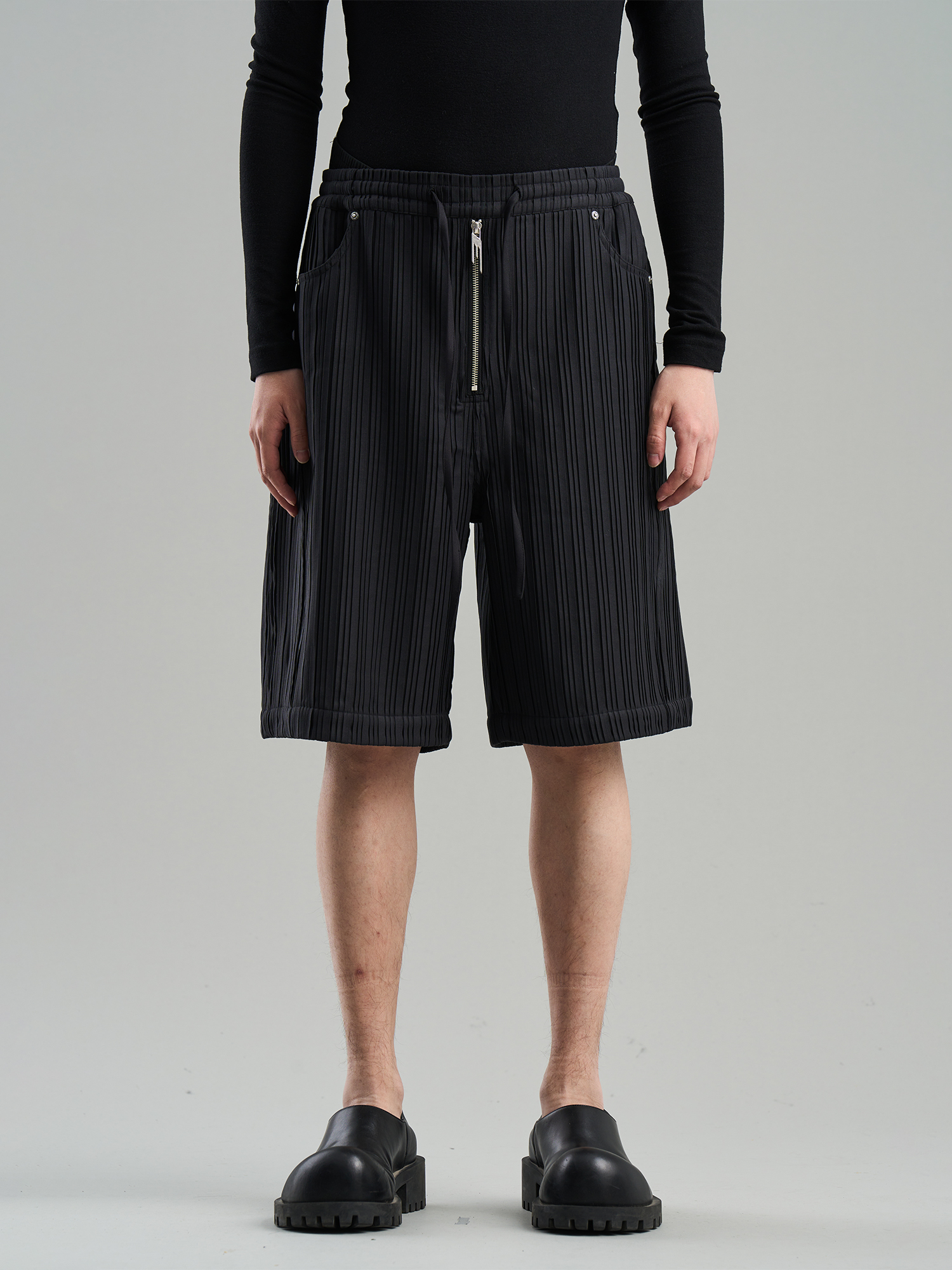 BLINDNOPLAN 23SS TEXTURED STRAIGHT-CUT SUIT SHORTS