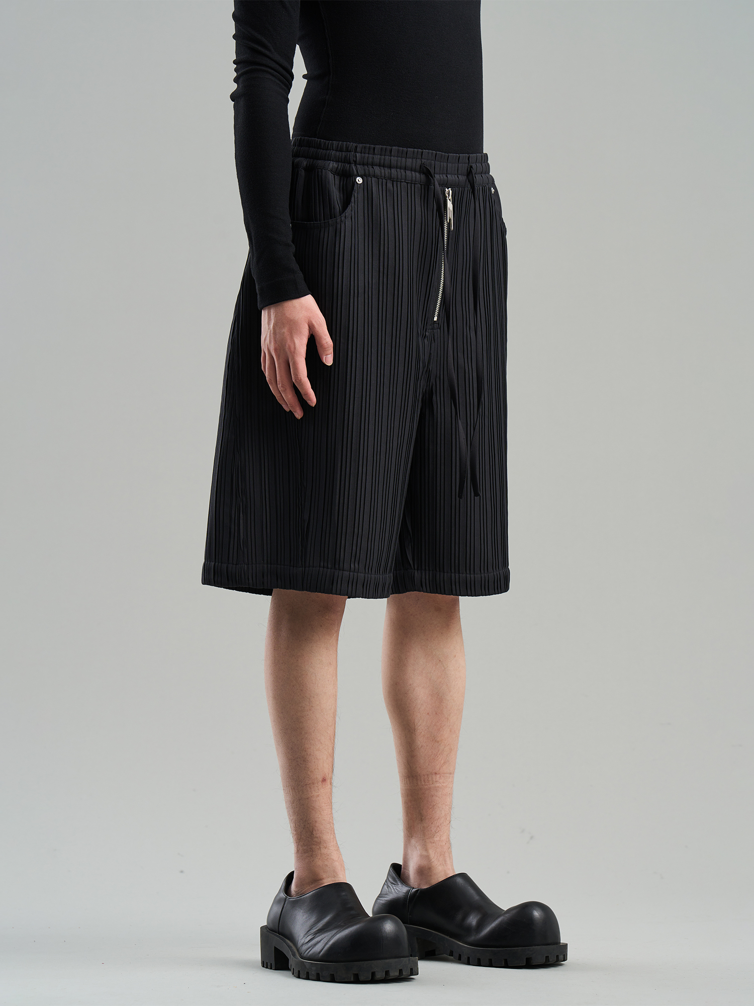 BLINDNOPLAN 23SS TEXTURED STRAIGHT-CUT SUIT SHORTS
