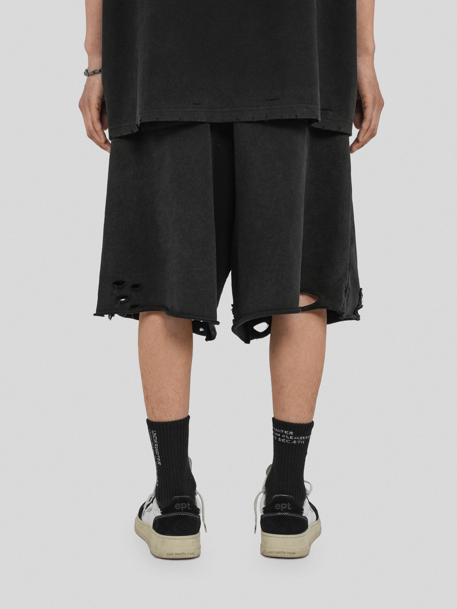 UNDERWATER SS22 ROTTEN SHORTS