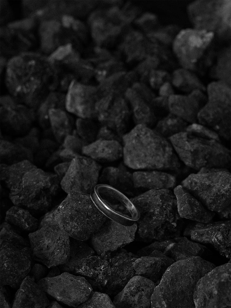 UNDERWATER SS22 CROSS ENGRAVED RING