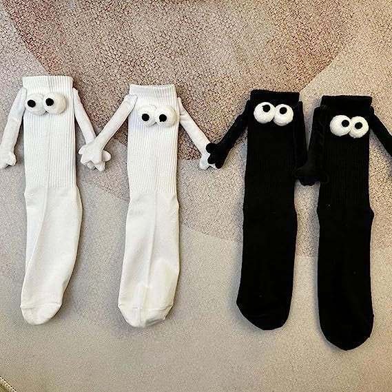 Novelty Magnetic Suction 3D Doll Couple Socks Funny Holding Hands Socks Cute Show Off Socks for Women Men 2Pairs/pack
