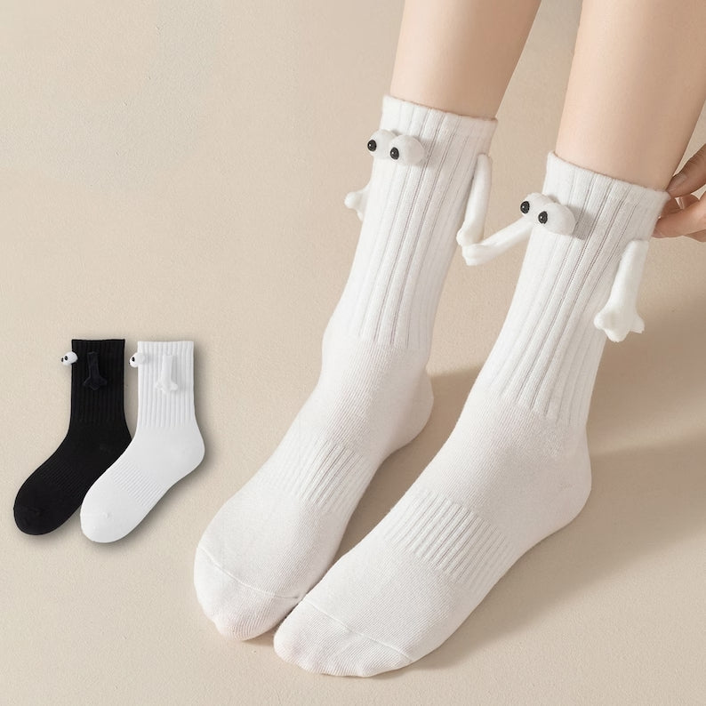 Cute Big Eyes Socks Novelty Magnetic Suction Funny Couple Holding Hands Socks Lovely Socks for Girlfriend 2Pairs/pack